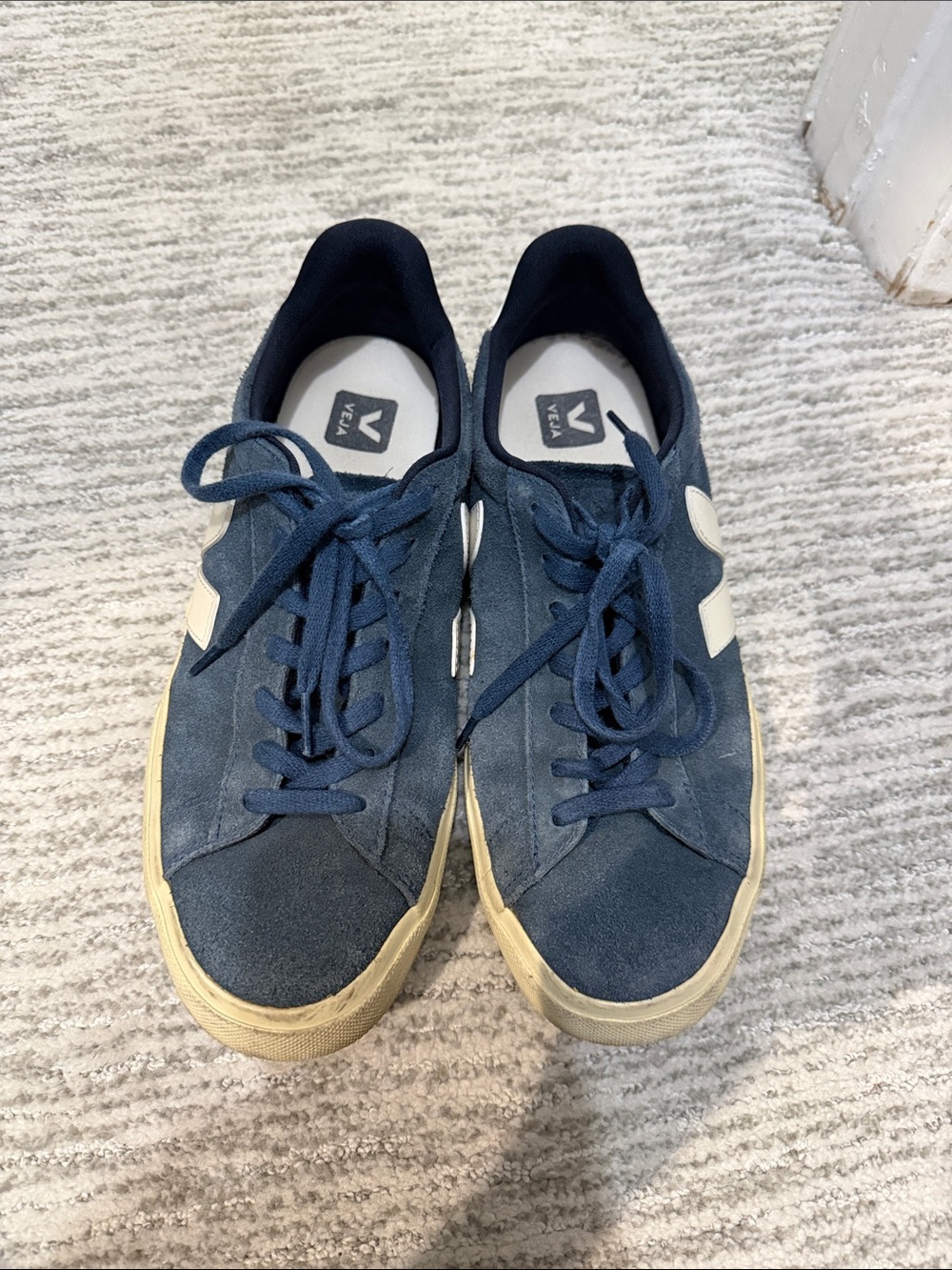 Veja men’s Navy Suede Sneakers with White V Logo sz 43 - Picture 2 of 7